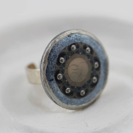 Ring mit Mond Mandala in silbergrau blau, Mondgöttin Damenring