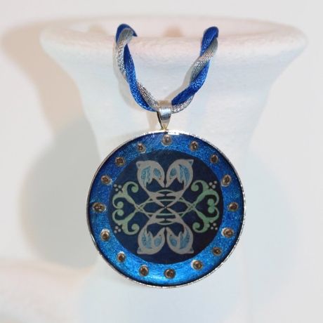 Halskette mit Delfin Mandala, Delphin Kette maritim blau grau