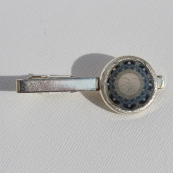 Unikat Krawattennadel mit Mond Mandala, Herren Schmuck grau blau