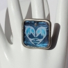 Ring mit Delphin Mandala in Quadrat Fassung meerblau dunkelblau