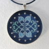 Maritime Halskette mit Delfin Motiv an Lederkordel dunkelblau