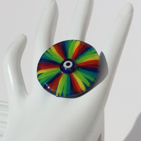 Ring mit großem Glücksbringer Auge in Regenbogen Chakra Farben