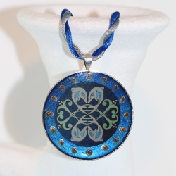 Halskette mit Delfin Mandala, Delphin Kette maritim blau grau