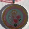 Engel Halskette mit Erzengel Chamuel an Seidenkordel in Rosa