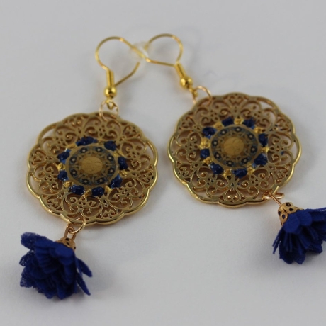 Filigrane Scheiben Ohrringe mit Sonne Mandala und Blumen Quaste