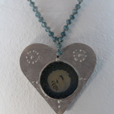 Dekorative Halskette mit Herz Anhänger, Perlenkette mit Taube