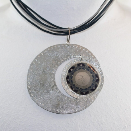 Unikat Halskette mit Halbmond und Mond Mandala, Damen Schmuck