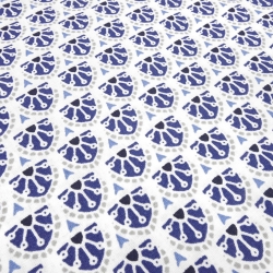 Stoff 100% Baumwolle Popeline Ornamente grafische weiß blau