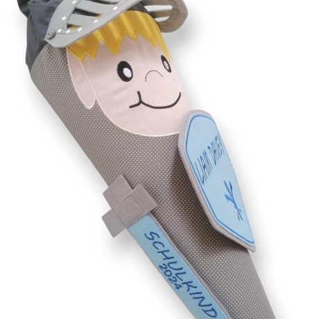 Schultüte Ritter mit Kissen und Name bestickt