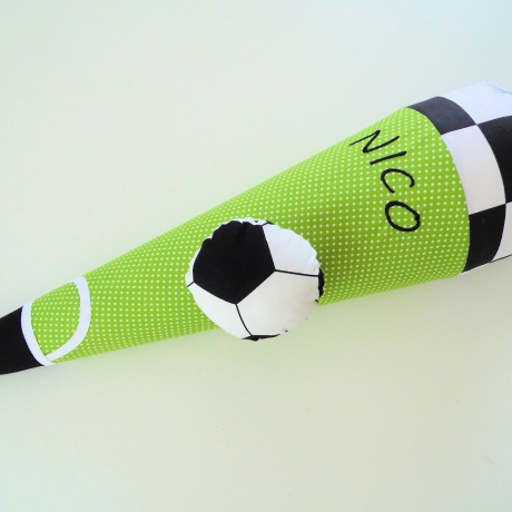 Schultüte Fußball mit Kissen und Namen bestickt