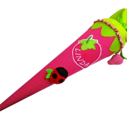 Schultüte Erdbeere mit Kissen mit Namen bestickt 