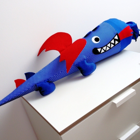 Schultüte Drache aus Stoff mit Kissen und Name bestickt