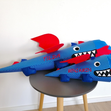 Schultüte Drache aus Stoff mit Kissen und Name bestickt