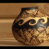 einzigartiger Behälter aus Kalebasse mit Brandmalerei 001
