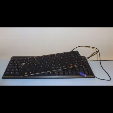 2 Tastaturen Ps2 / wireless QWERTZ