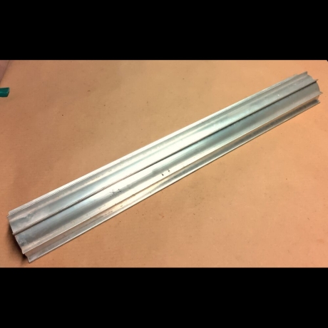 Halbrohr Aluminiumprofil mit Lamellen 340 mm lang