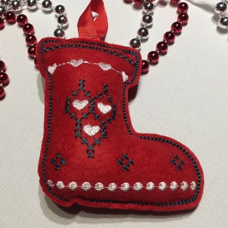 Anhänger Stiefel aus Stoff rot, Handarbeit, 9 x 8 cm neu