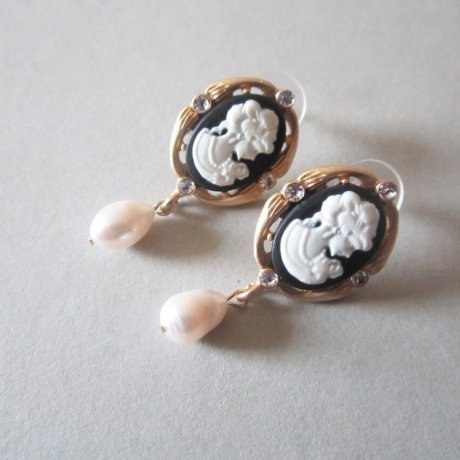 Ohrschmuck Ohrstecker mit Cameo und Süßwasser Perlen 