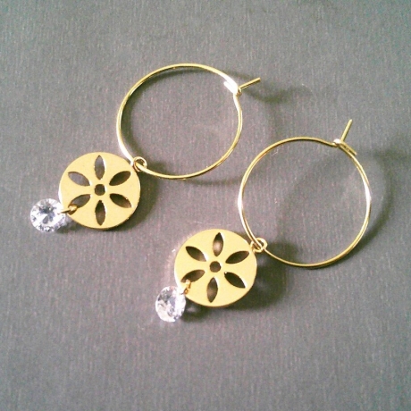 Ohrschmuck Creolen Edelstahl mit einem Anhänger mit Zirkonia