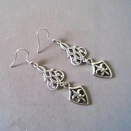 Ohrschmuck Edelstahl Fleur de Lis Schutzschild Mittelalter 