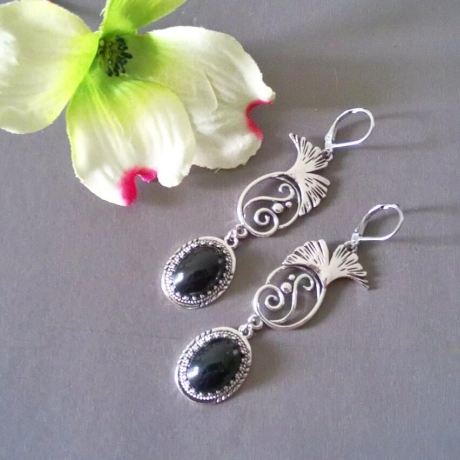 Ohrschmuck aus filigranem Verbinder und Glas Cabochon