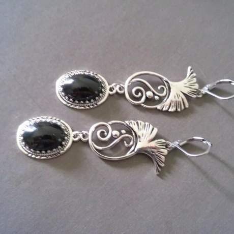 Ohrschmuck aus filigranem Verbinder und Glas Cabochon