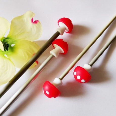 Maschenstopper aus Silikon, 2 Nadelstopper Fliegenpilze 