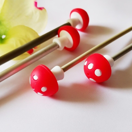 Maschenstopper aus Silikon, 2 Nadelstopper Fliegenpilze 