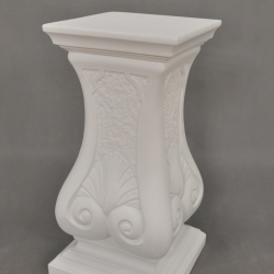 Wunderschön verzierte Säule. 63 cm.