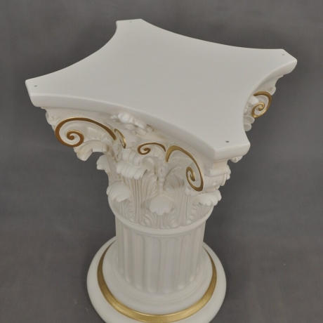 Wunderschöne, reich verzierte griechische Säule. 78 cm.