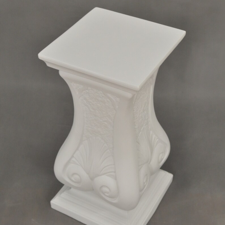 Wunderschön verzierte Säule. 63 cm.