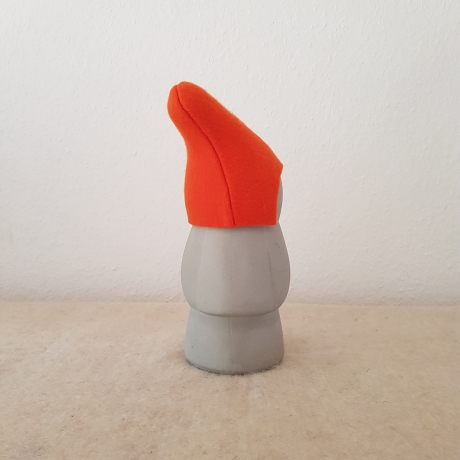 Unikat Zwerg / Design Gartenzwerg Beton Filzmütze orange 28cm