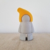 Zwerg handgegossen Gartenzwerg Figur Beton / Filz Mütze gelb 28cm