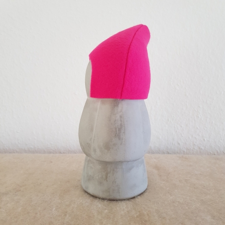 handmade Zwerg / Gartenzwerg Figur Beton mit Filz Mütze pink 28cm
