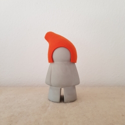 handmade Zwerg / Gartenzwerg Figur Beton / Filz Mütze orange 28cm