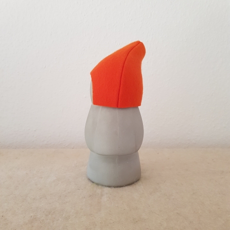 Unikat Zwerg / Design Gartenzwerg Beton Filzmütze orange 28cm