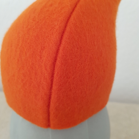 Unikat Zwerg / Design Gartenzwerg Beton Filzmütze orange 28cm