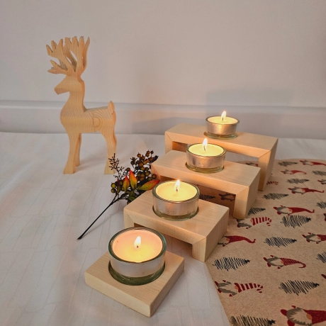 Adventstreppchen aus Eichen-Holz, Teelichthalter, Kerzenhalter