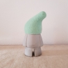 HausZwerg handgegossen Beton Skulptur / Wollfilz Mütze mint 28cm