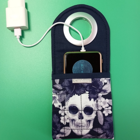 1 Handy Ladetasche Modell Totenkopf, Skull