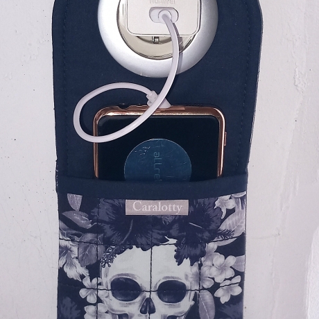 1 Handy Ladetasche Modell Totenkopf, Skull