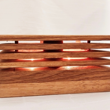 Teelichtständer aus Holz mit Lamellenoptik, Teelichtständer