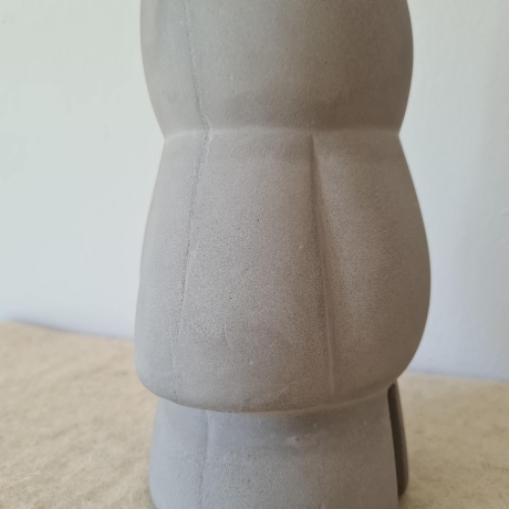 handmade Zwerg / Gartenzwerg Figur Beton mit Filz Mütze blau 28cm