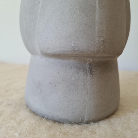 Unikat Zwerg / Design Gartenzwerg Beton Filzmütze orange 28cm