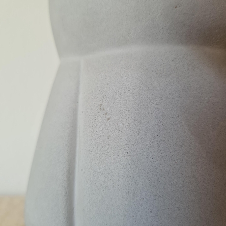 Zwerg handgegossen Gartenzwerg Figur Beton / Filz Mütze gelb 28cm