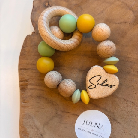 Greifring / Greifling / Motorikspielzeug Herzchen personalisiert