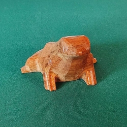 Frosch aus Walnussholz – 