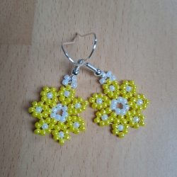 Ohrringe aus Perlen, verschied. Farben, Handarbeit