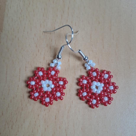Ohrringe aus Perlen, verschied. Farben, Handarbeit