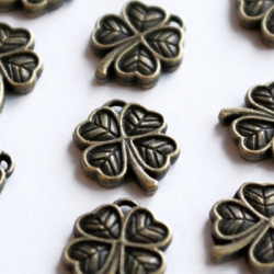 5x Anhänger Kleeblatt bronzefarben 13x11mm